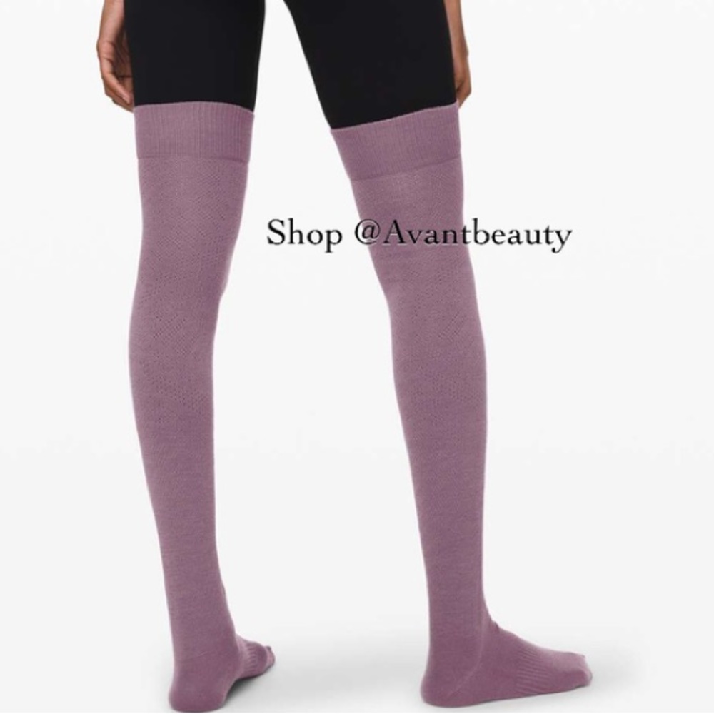 NWT LULULEMON SAVASANA SOCK FROSTED MULBERRY THIGH HIGH SIZE M/L MEDIUM